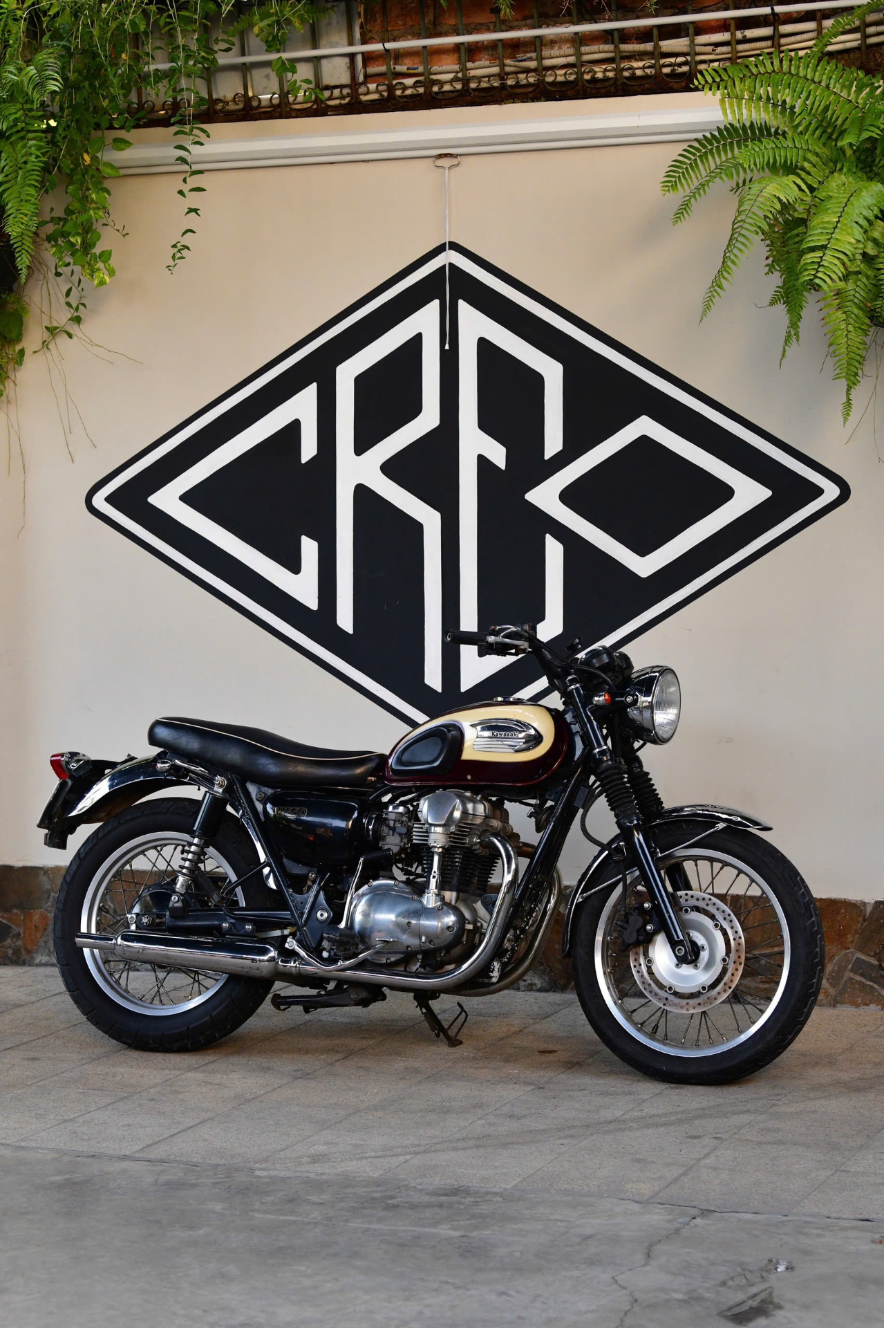 BUILDING OUR FIRST CAFE RACER